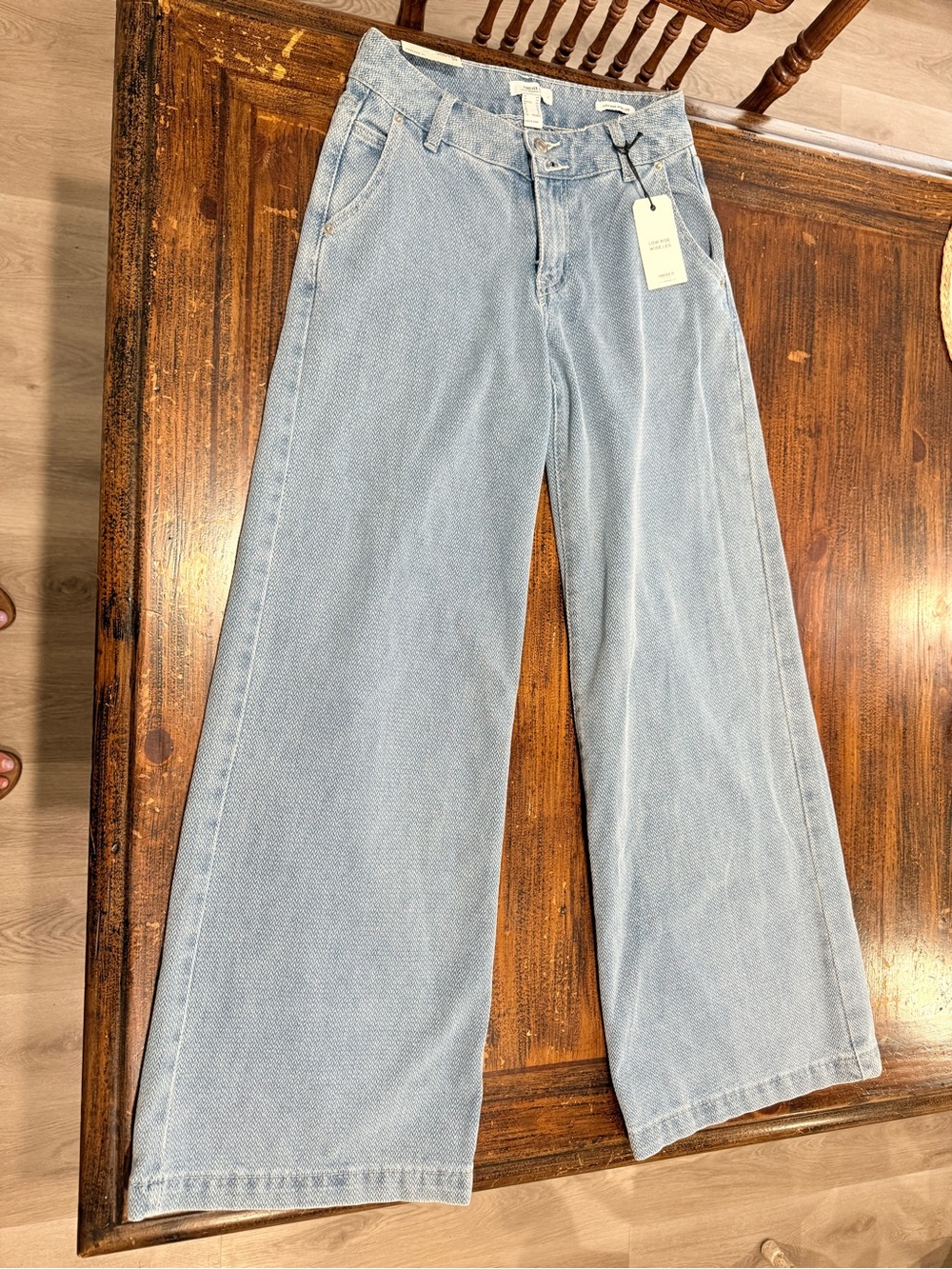 Forever 21 Women's Low-Rise Wide Leg Baggy Jeans  Light Denim